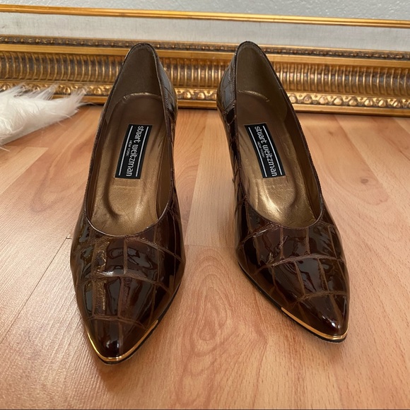 Stuart Weitzman Croc Embossed Gold Line Pumps - Picture 3 of 13